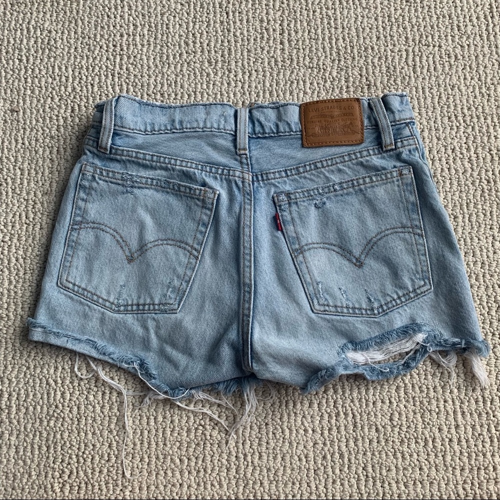SOLD Levi’s Wedgie Short